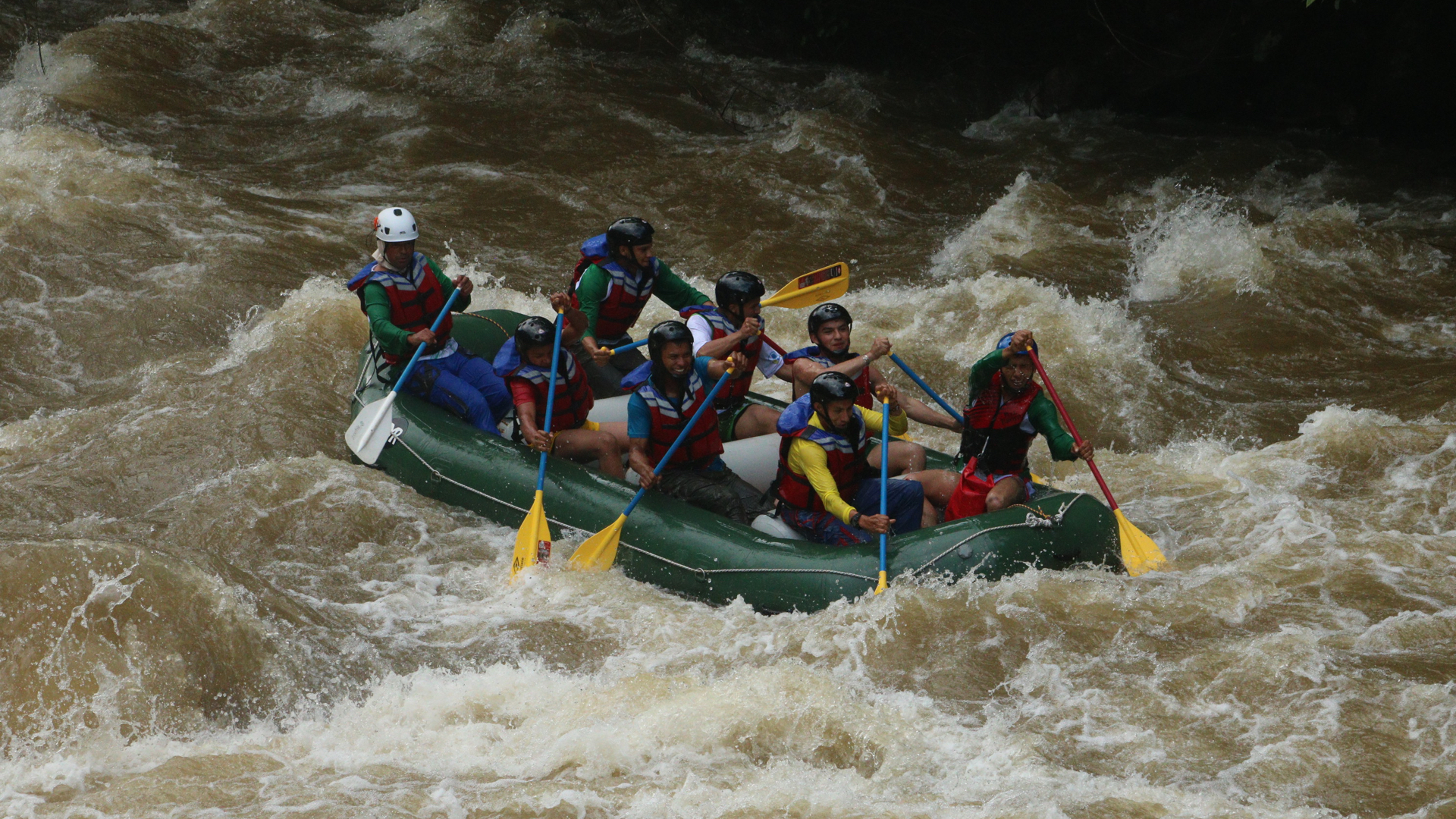 En el municipio se puede hacer rafting en dos sectores del río Pato: en Cajones, donde el río es más tranquilo y es nivel uno, y en Miravalle, donde las corrientes son fuertes y llegan al nivel cinco. / FOTO: Caguán Expeditions