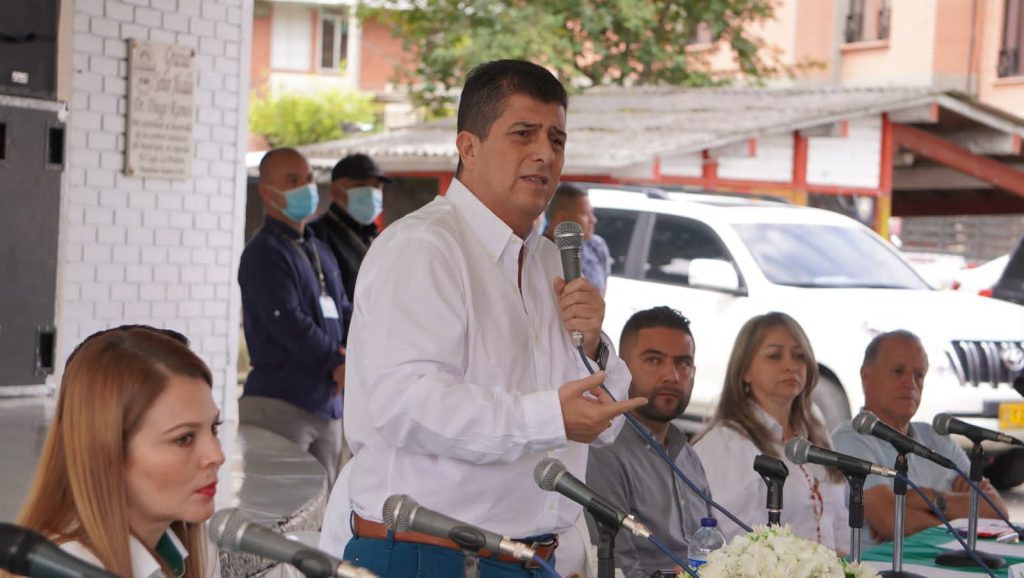 el gobernador de Risaralda, Víctor Manuel Tamayo Vargas