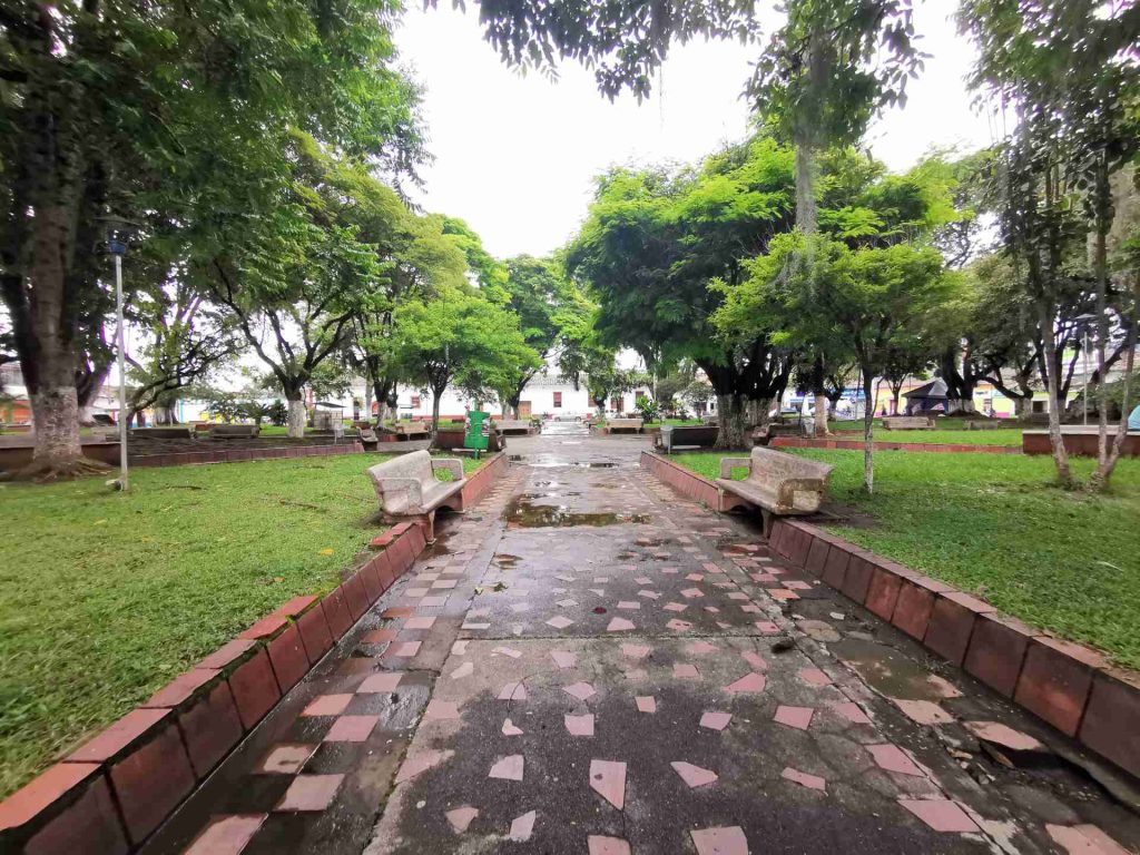 El parque principal de Riofrío es uno de los cuatro espacios que serán intervenidos en el centro del Valle. / FOTO: Gobernación del Valle del Cauca