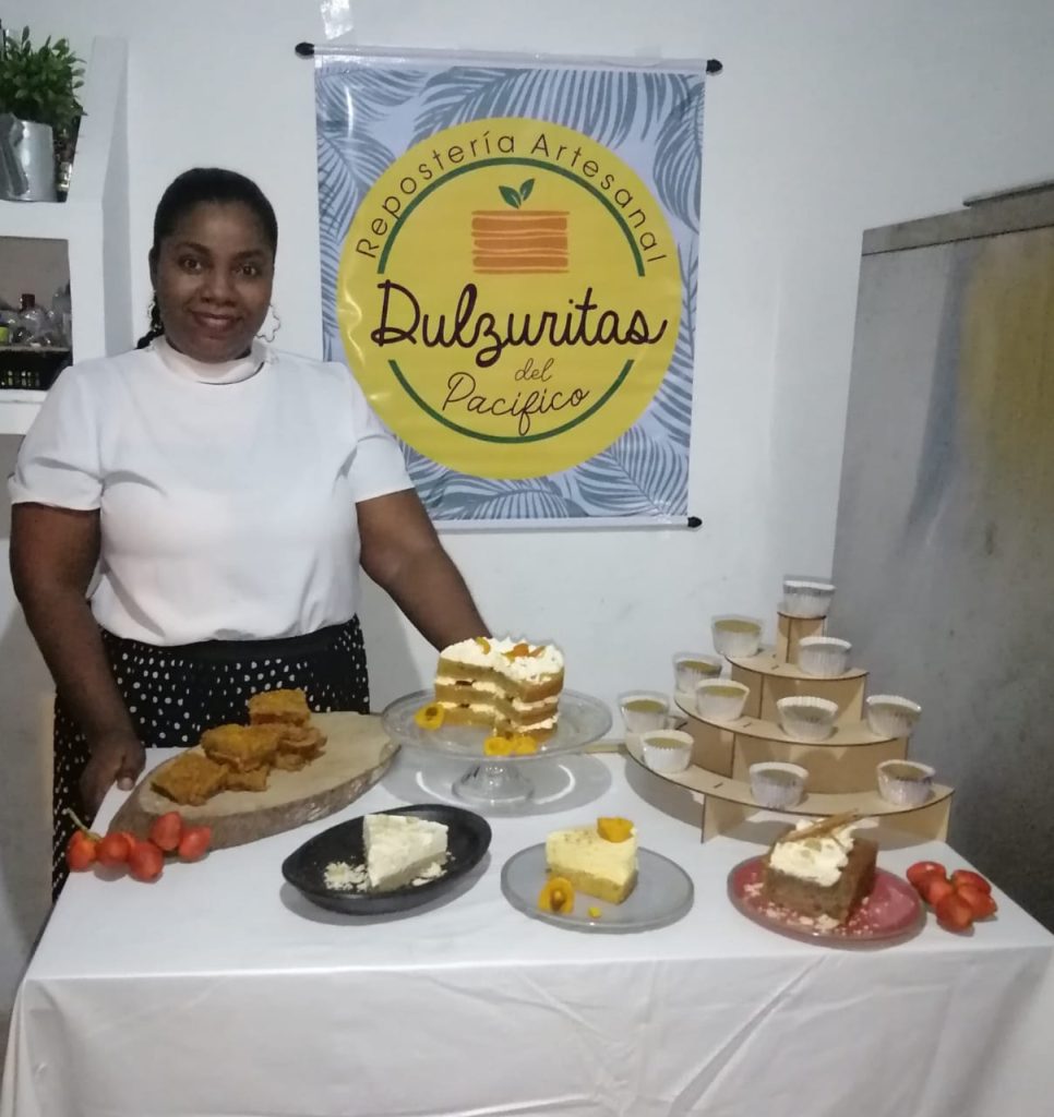 Ada Alomio de Buenaventura creó un emprendimiento que combina la repostería clásica con los sabores tradicionales del Pacífico colombiano. / FOTO: Cortesía
