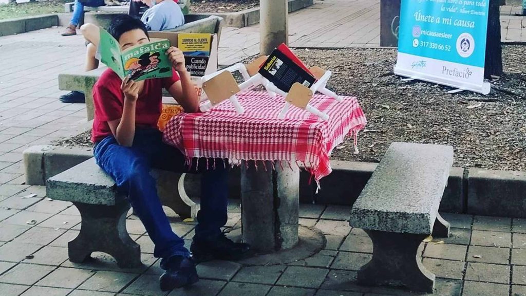 El librero más joven de Medellín