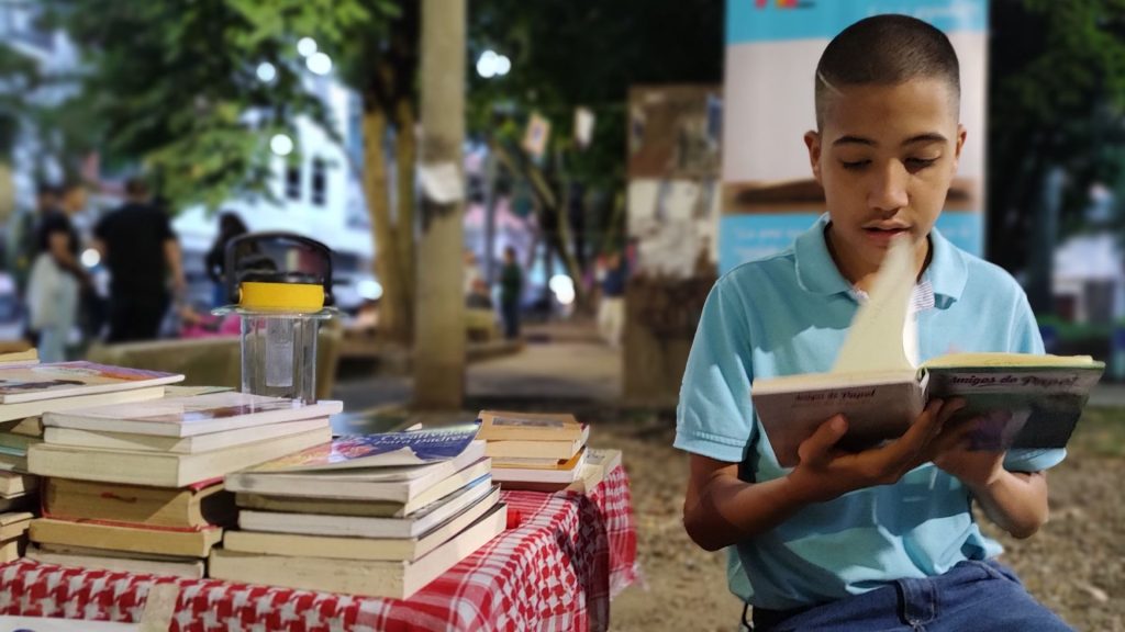 El librero más joven de Medellín
