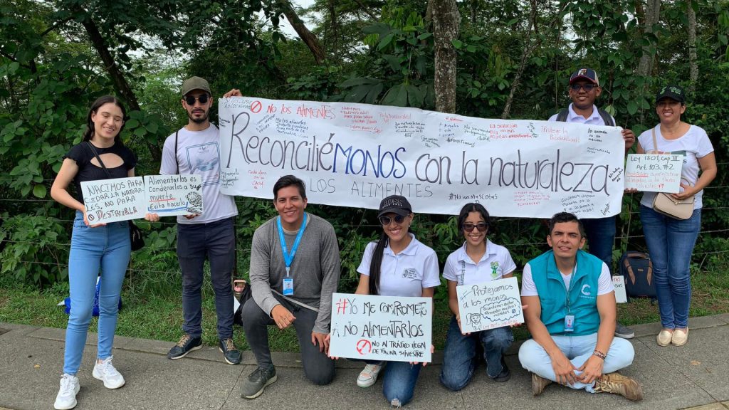 Manos Blancas por los Monos.