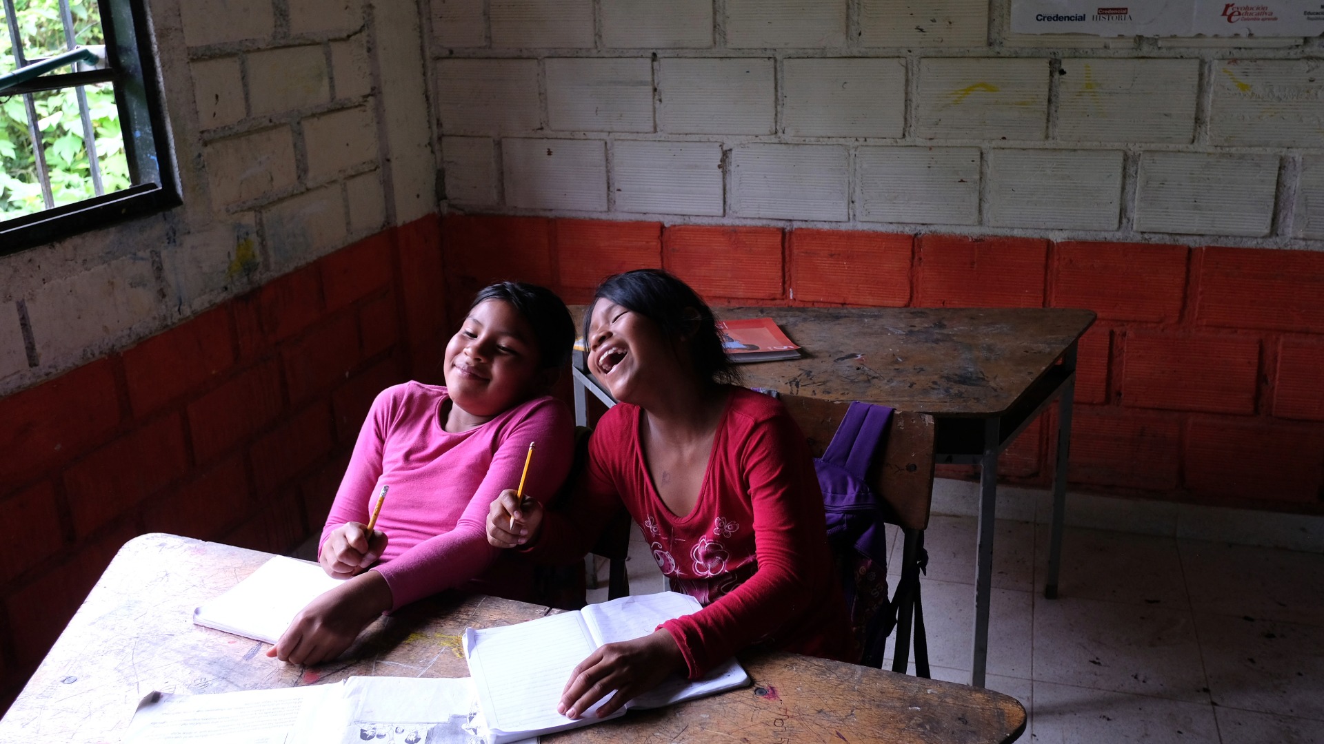 Educación indígena Niños indígenas en una escuela