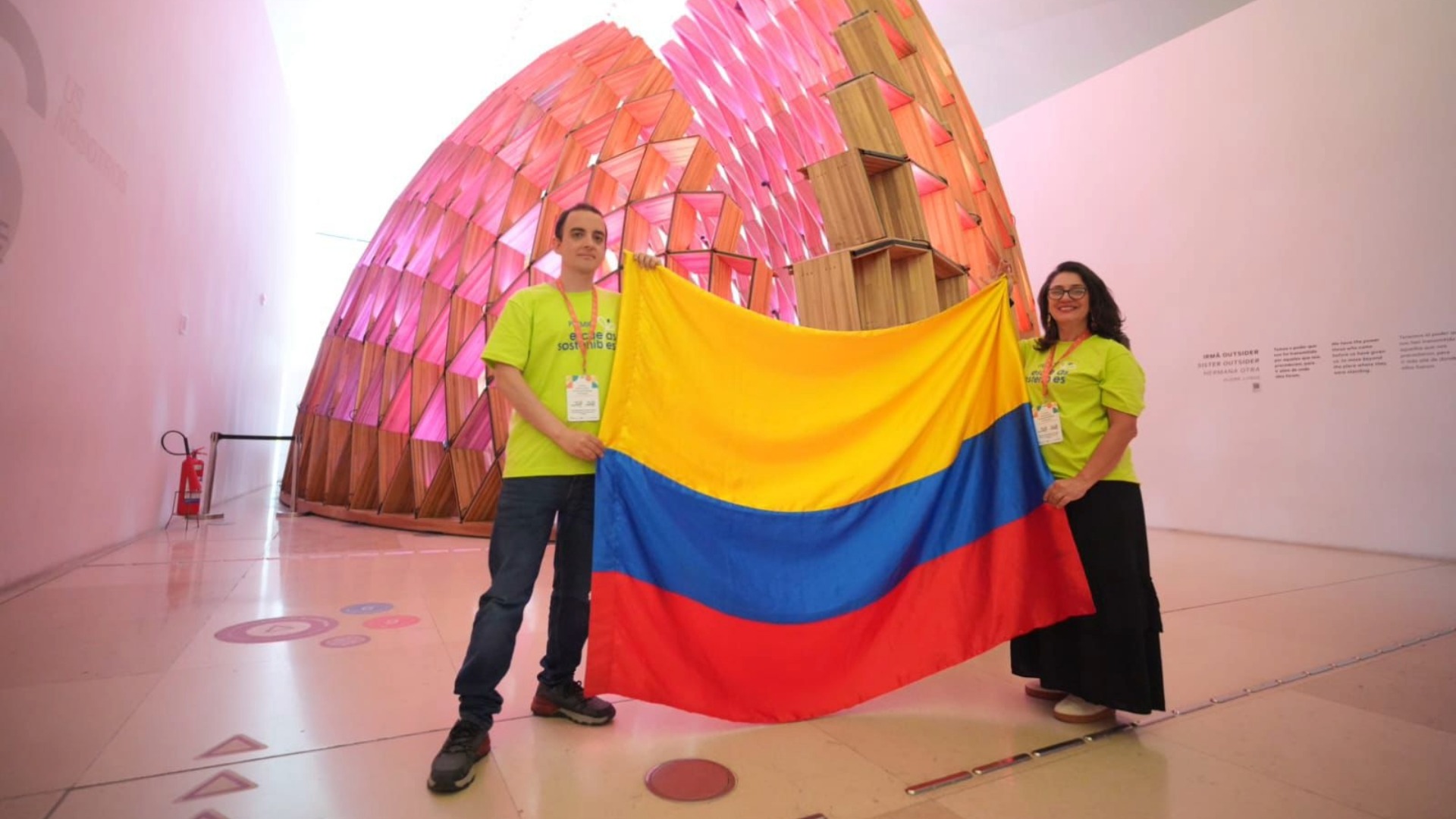 Educación indígena Colombianos celebrando