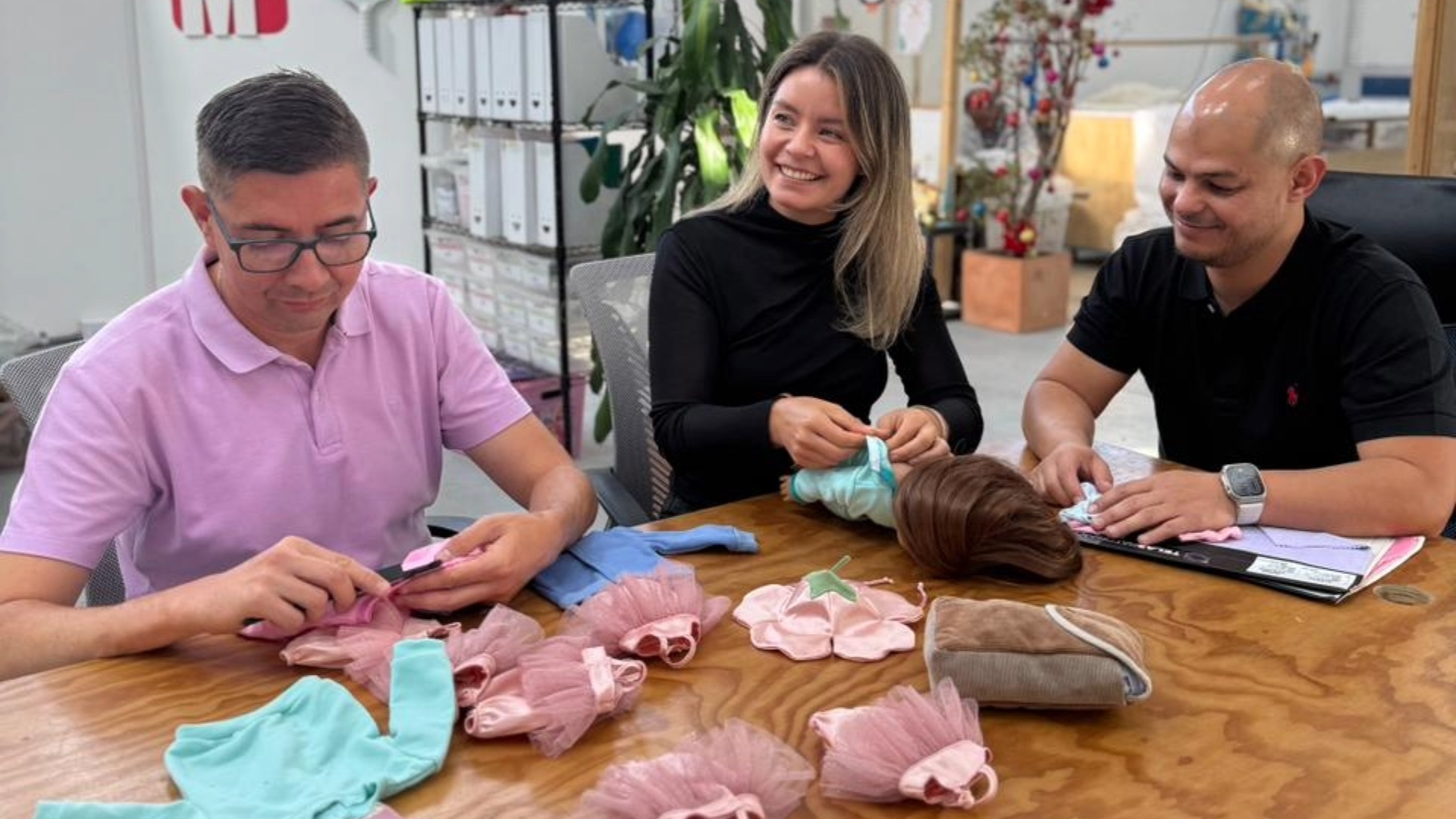 Empresa colombiana de ropa para juguetes Martidoll