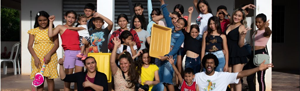 Los talleres, laboratorios y semilleros de La Rotativa han formado a niños, jóvenes y excombatientes en fotografía, cine y creación audiovisual descentralizando la oferta cultural en una zona históricamente aislada. | Foto: La Rotativa @larotativa.tg